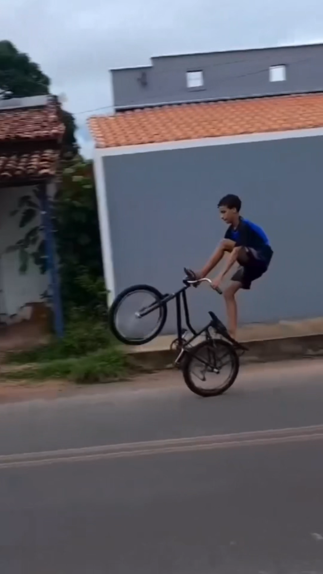 BIKE TUMBLE TRANSITIONAL VIRAL VIDEO