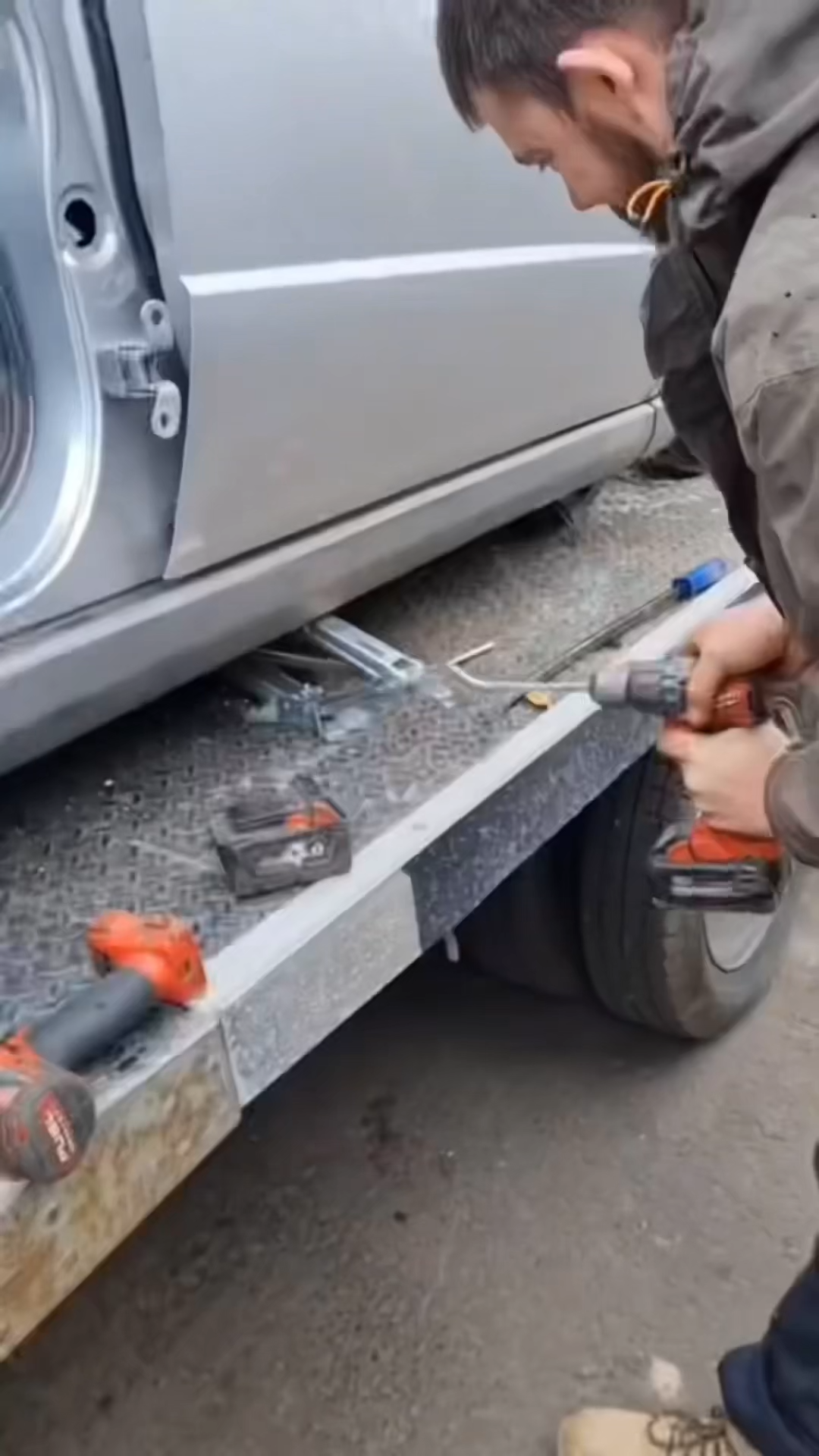 CAR LIFT TRANSITIONAL VIRAL VIDEO