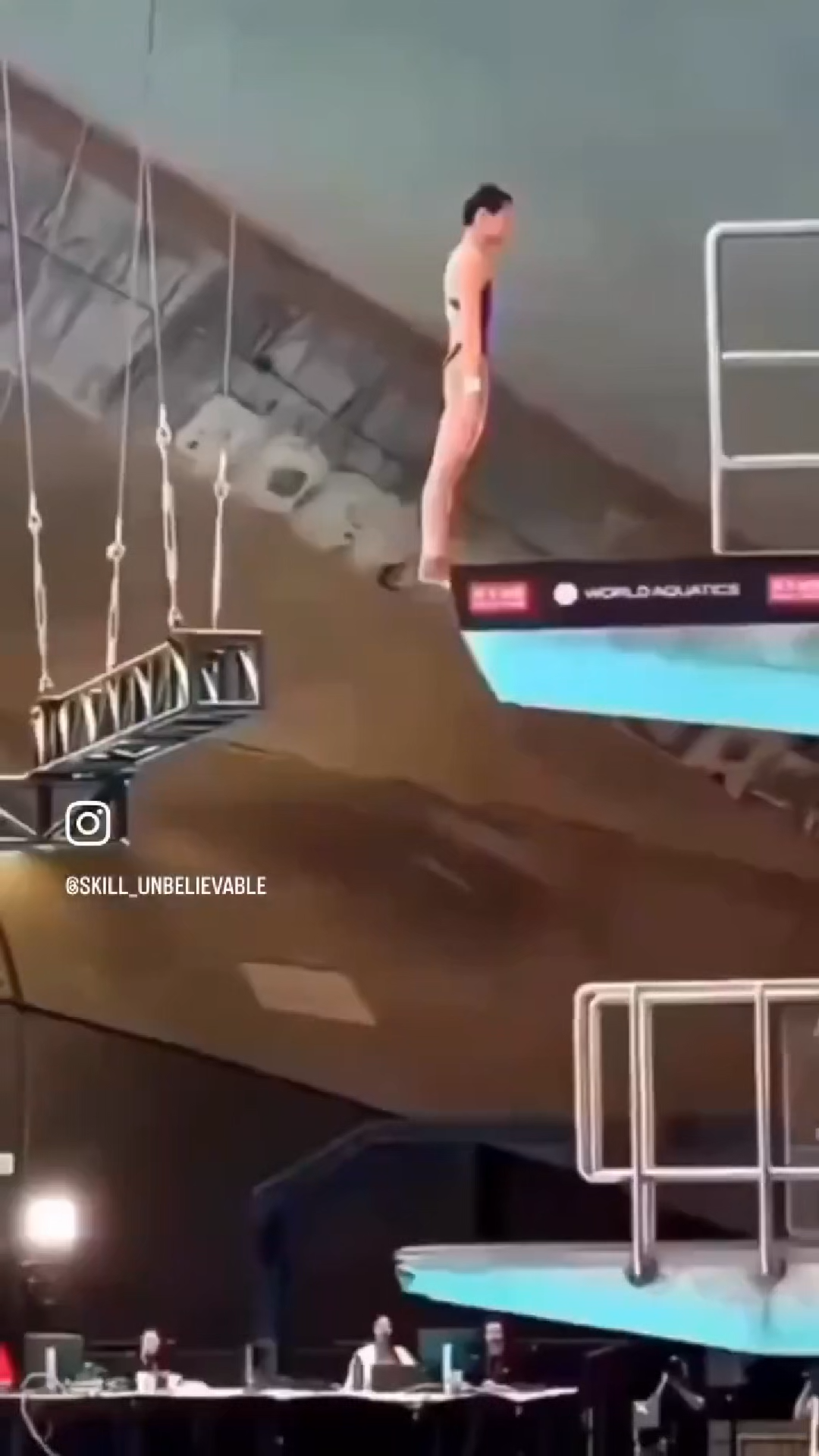 DIVER DROP TRANSITIONAL VIRAL VIDEO