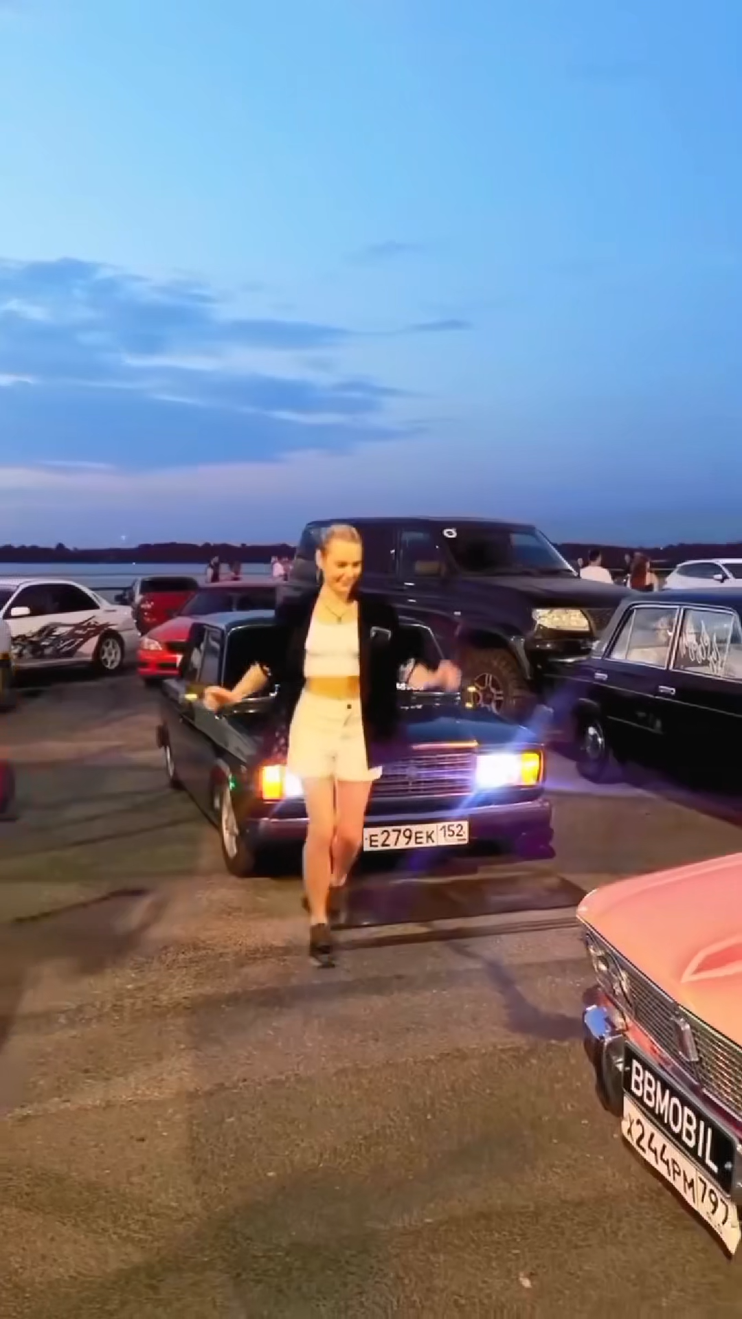 HOOD BUMP TRANSITIONAL VIRAL VIDEO