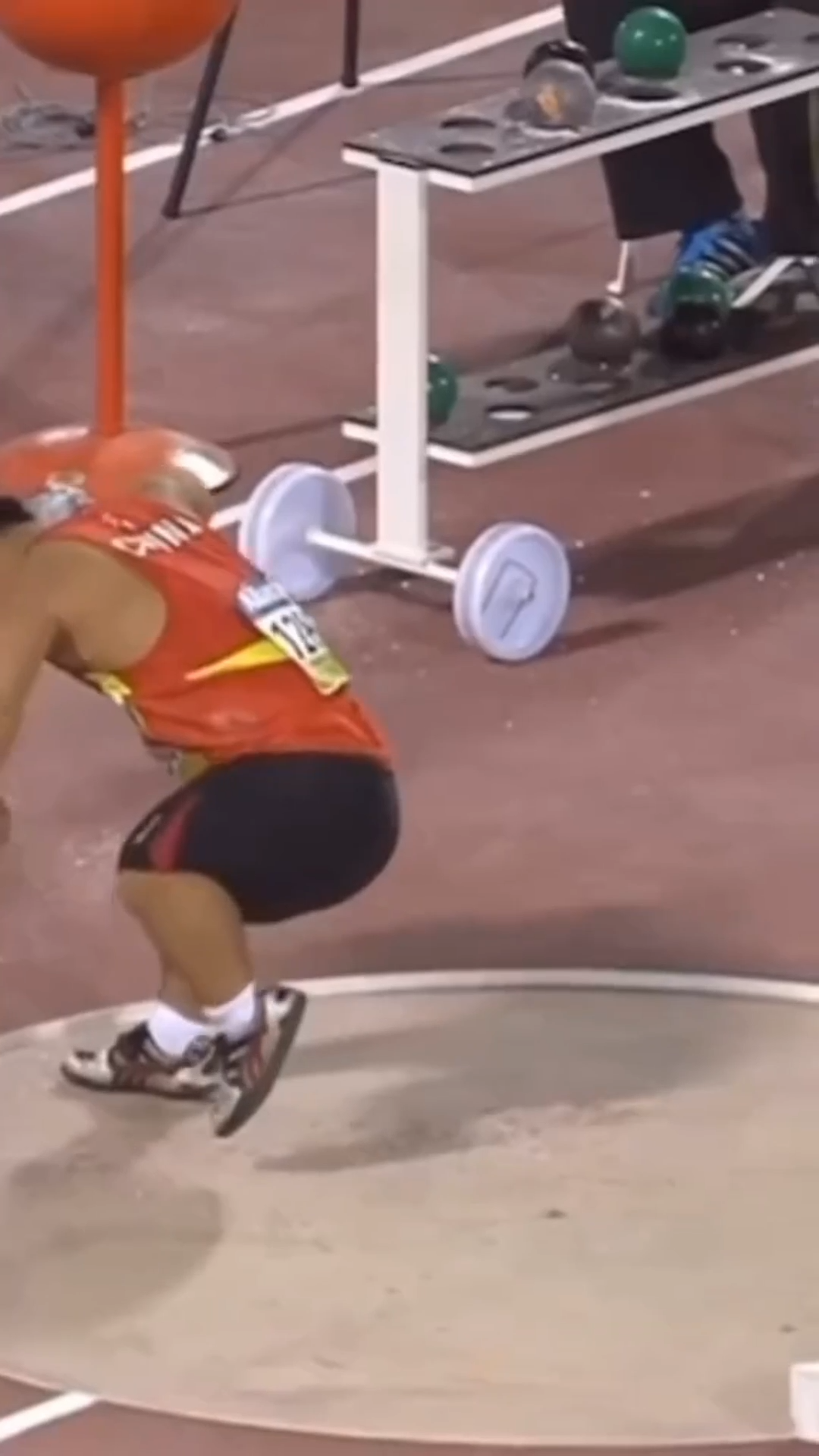 LITTLE SHOT PUT TRANSITIONAL VIRAL VIDEO