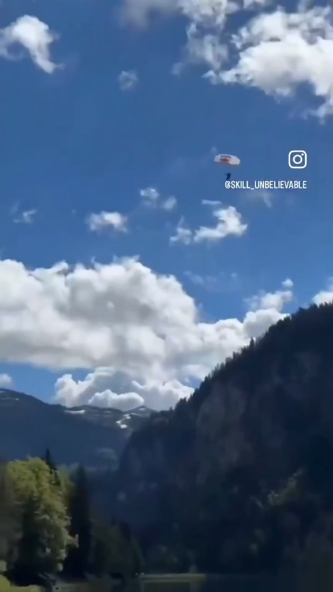 PARACHUTE RUN TRANSITIONAL VIRAL VIDEO