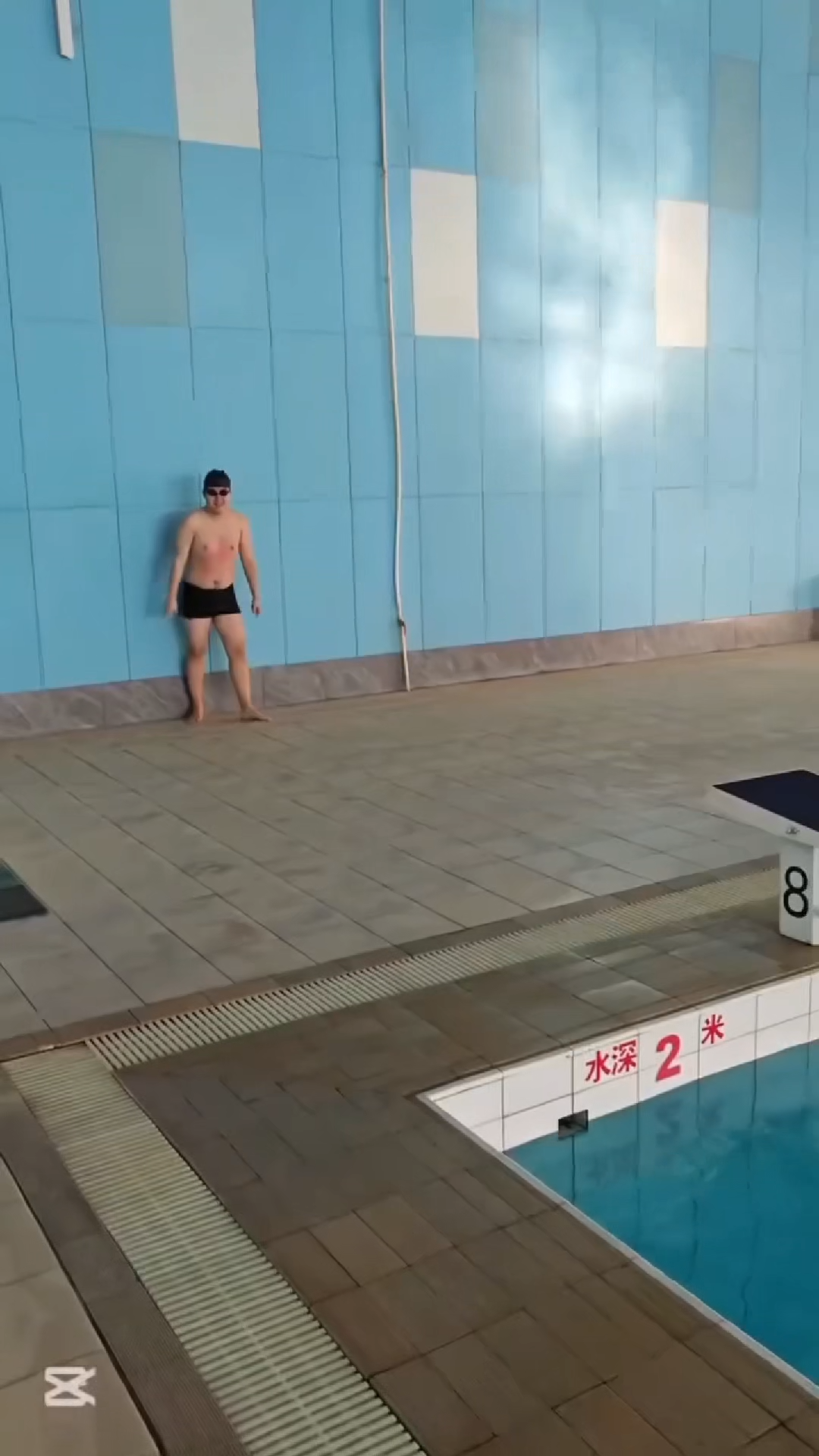 POOL JUMP FAIL TRANSITIONAL VIRAL VIDEO