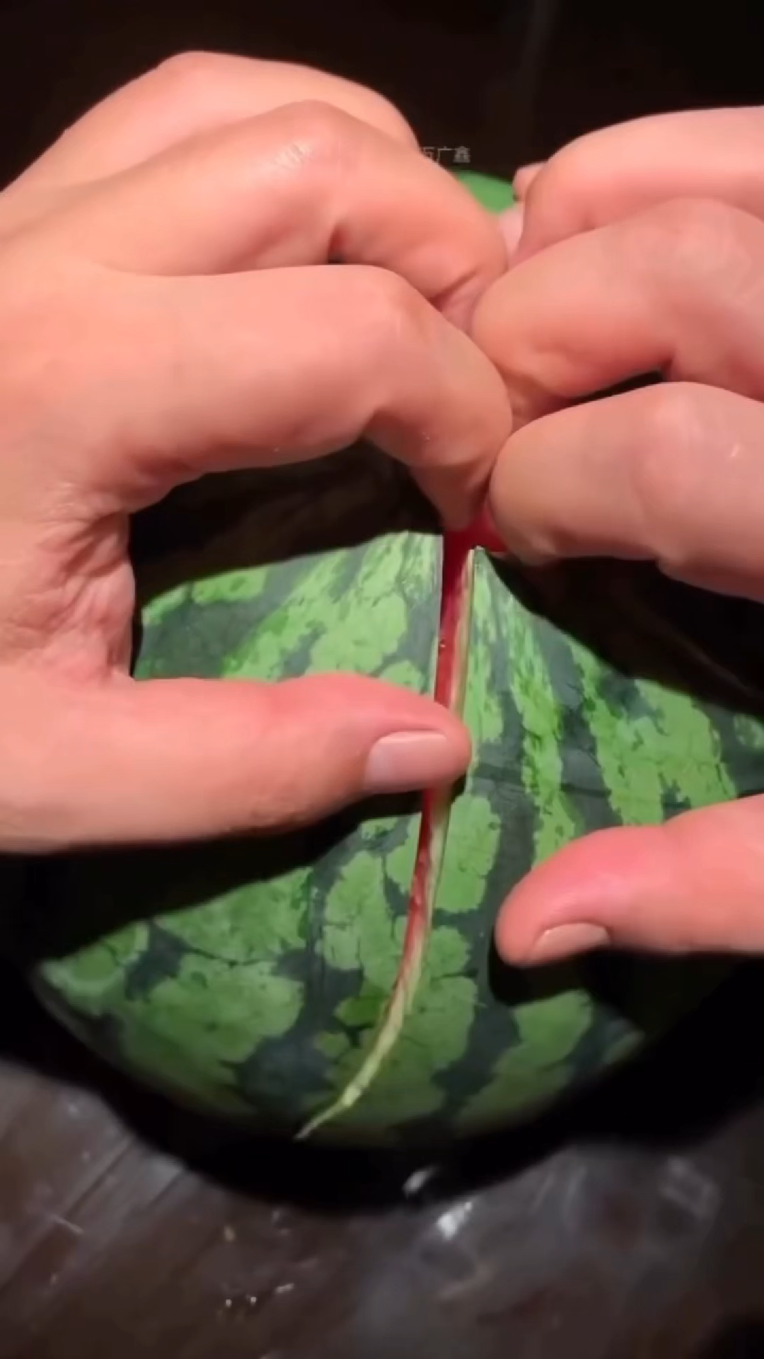 WATERMELON SPLIT TRANSITIONAL VIRAL VIDEO
